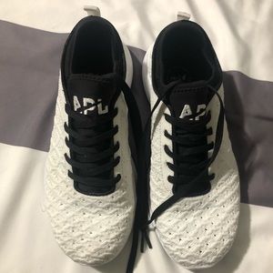 Techloom phantom shoe